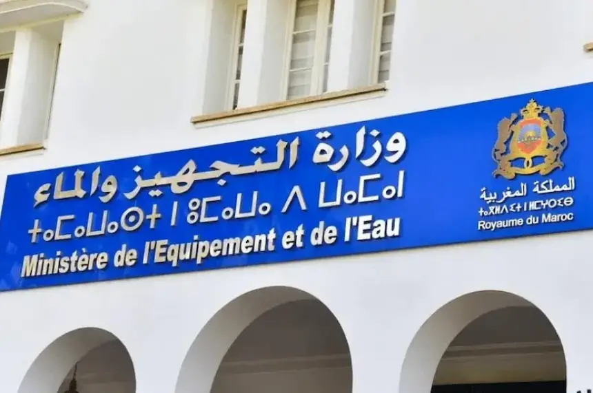 حقيقة توظيف شخص بوزارة التجهيز والماء بدون مباراة